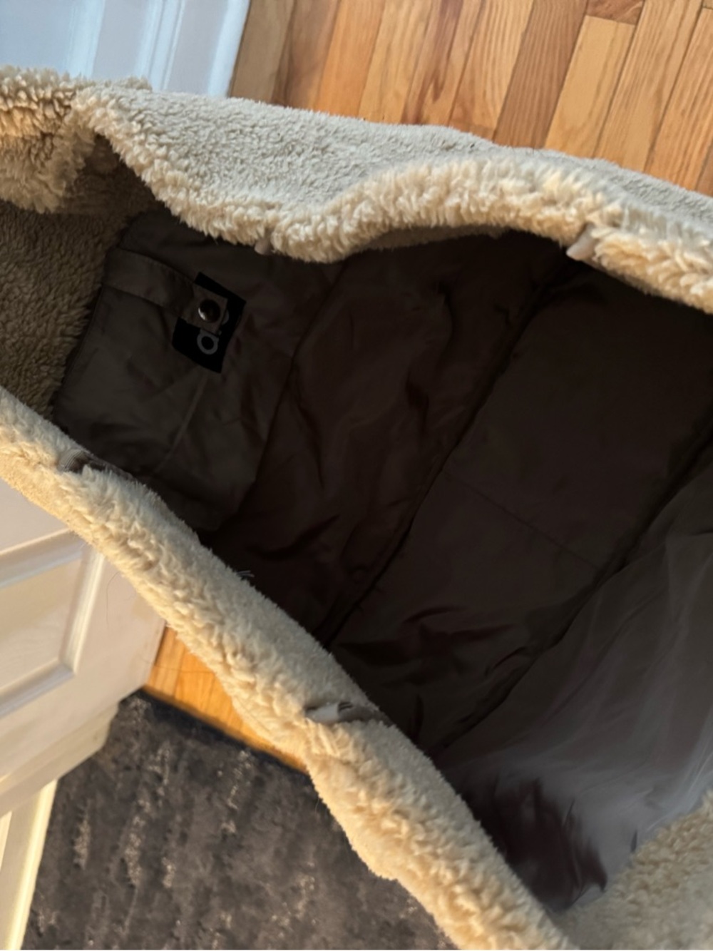 Alo Sherpa Tote Bag in Camel - Picture 4 of 5